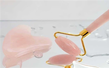 So lagern Sie Jaderoller und Gua Sha-Werkzeuge